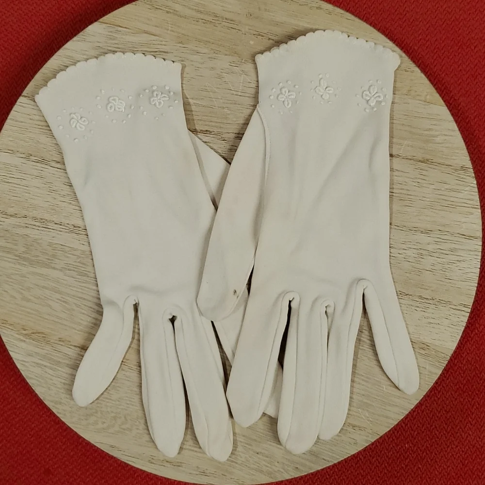 Vintage child size ivory cream gloves 1st Communion Confirmation dress